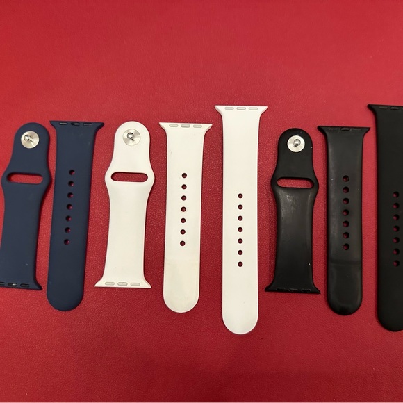 Series 5 Apple Watch - Rose Gold + 3 bands - Picture 13 of 13